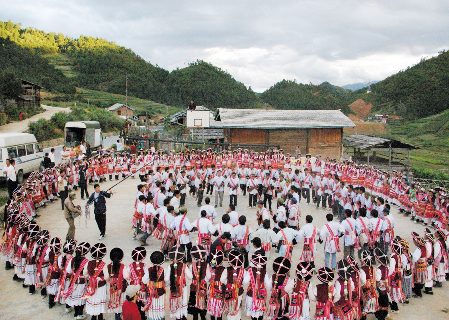实拍云南腾冲边陲的佤族村，至今保留着传统习俗，历史超过500年_民族